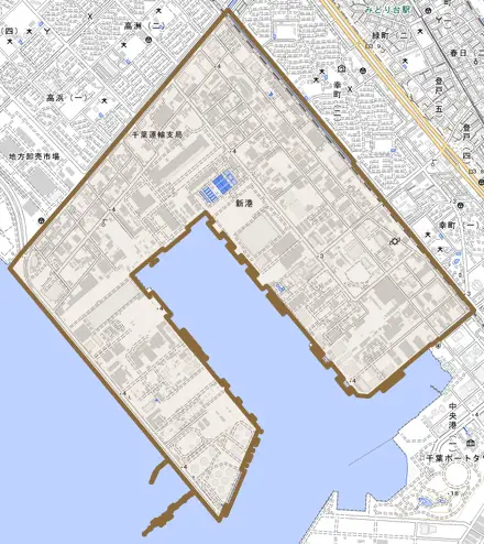 新港とその周辺の地図。町の範囲を重ねている