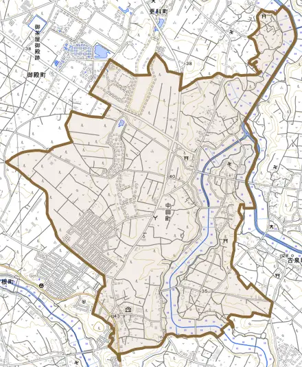 中田町とその周辺の地図。町の範囲を重ねている