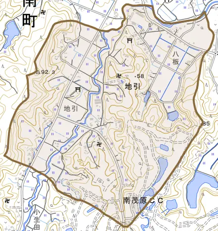 地引とその周辺の地図。町の範囲を重ねている