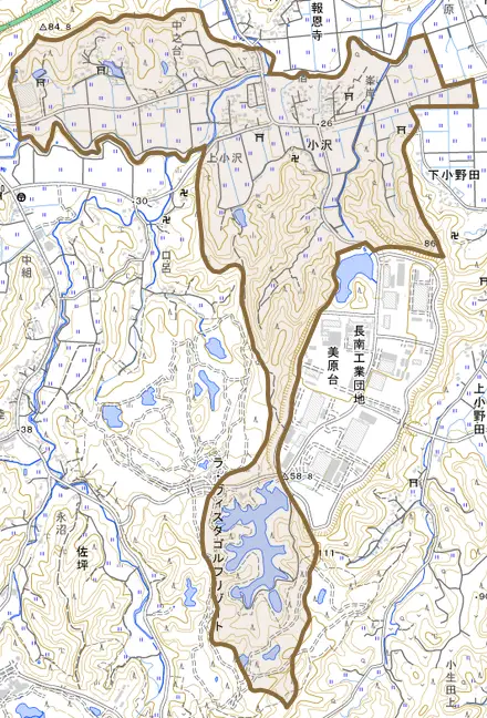 小沢とその周辺の地図。町の範囲を重ねている