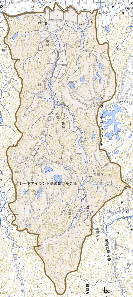 佐坪とその周辺の地図。町の範囲を重ねている