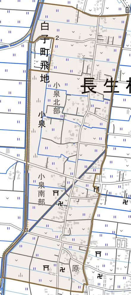 小泉とその周辺の地図。町の範囲を重ねている