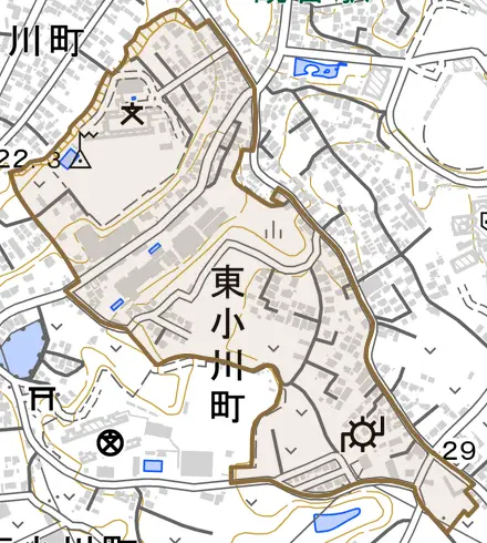 東小川町とその周辺の地図。町の範囲を重ねている