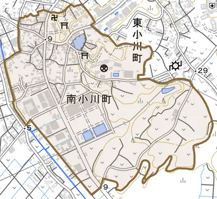 南小川町とその周辺の地図。町の範囲を重ねている