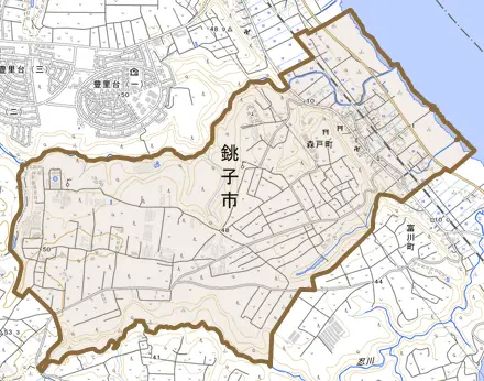 森戸町とその周辺の地図。町の範囲を重ねている