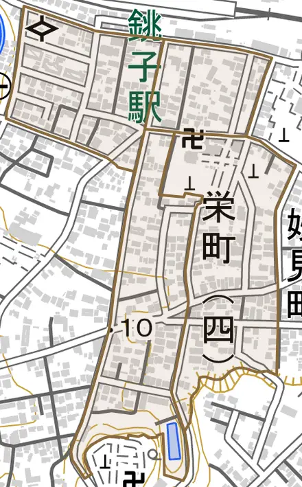 栄町とその周辺の地図。町の範囲を重ねている