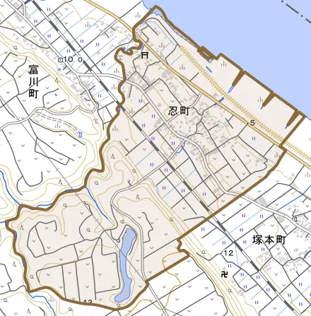 忍町とその周辺の地図。町の範囲を重ねている