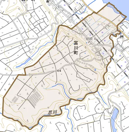 富川町とその周辺の地図。町の範囲を重ねている