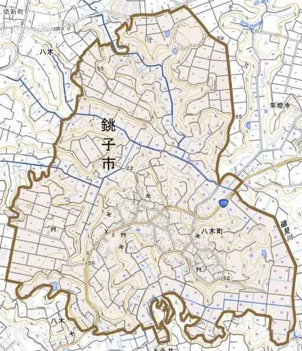 八木町とその周辺の地図。町の範囲を重ねている