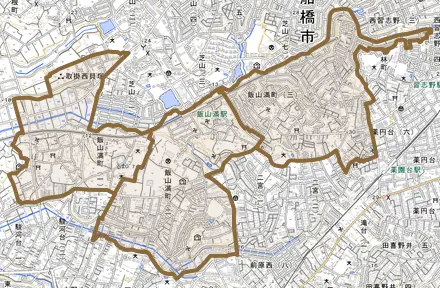 飯山満町とその周辺の地図。町の範囲を重ねている