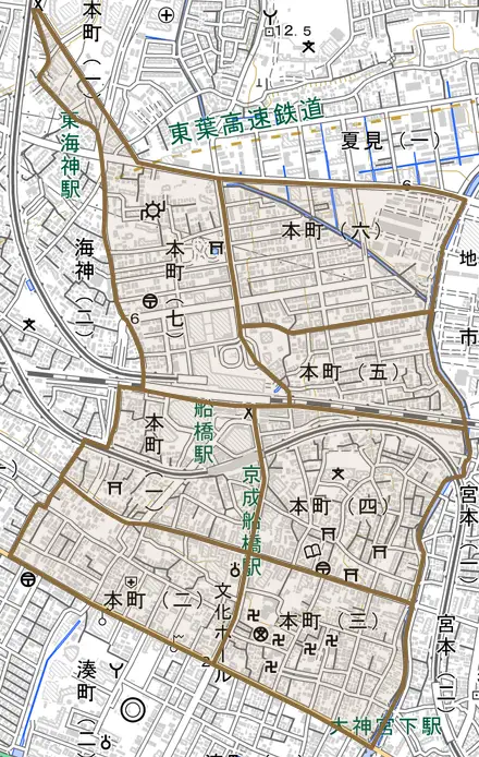 本町とその周辺の地図。町の範囲を重ねている