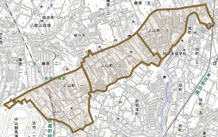 上山町とその周辺の地図。町の範囲を重ねている