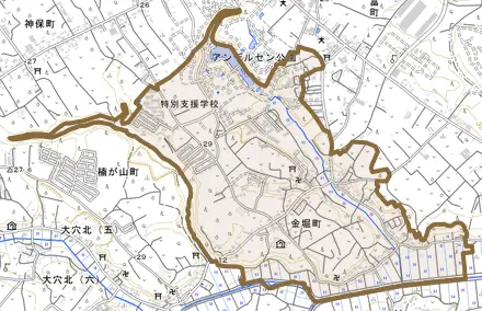 金堀町とその周辺の地図。町の範囲を重ねている