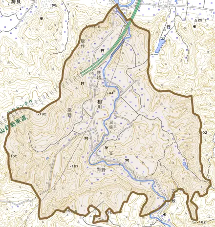 相川とその周辺の地図。町の範囲を重ねている