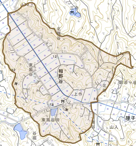 相野谷とその周辺の地図。町の範囲を重ねている