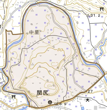 関尻とその周辺の地図。町の範囲を重ねている