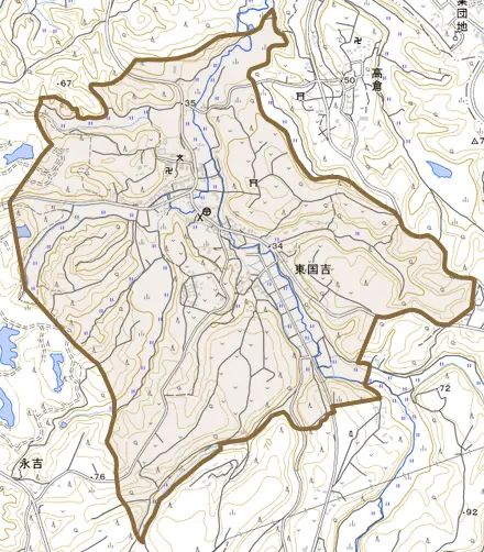 東国吉とその周辺の地図。町の範囲を重ねている