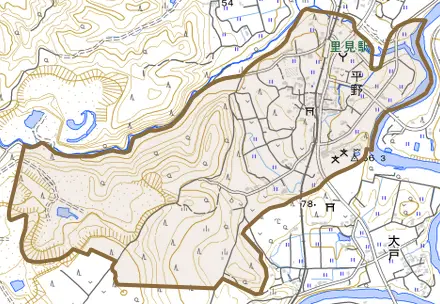 平野とその周辺の地図。町の範囲を重ねている