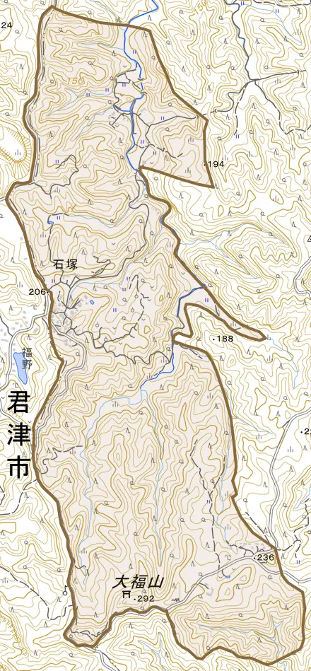 石塚とその周辺の地図。町の範囲を重ねている