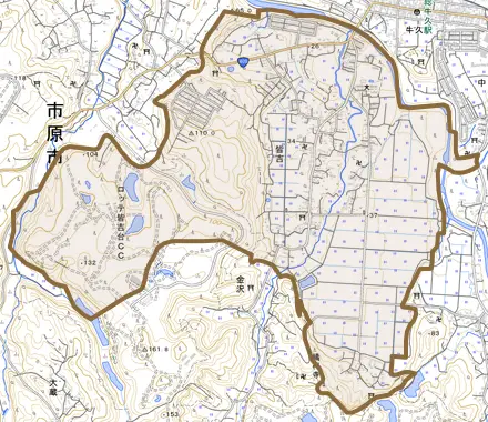皆吉とその周辺の地図。町の範囲を重ねている