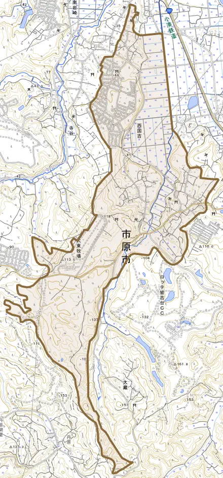 西国吉とその周辺の地図。町の範囲を重ねている