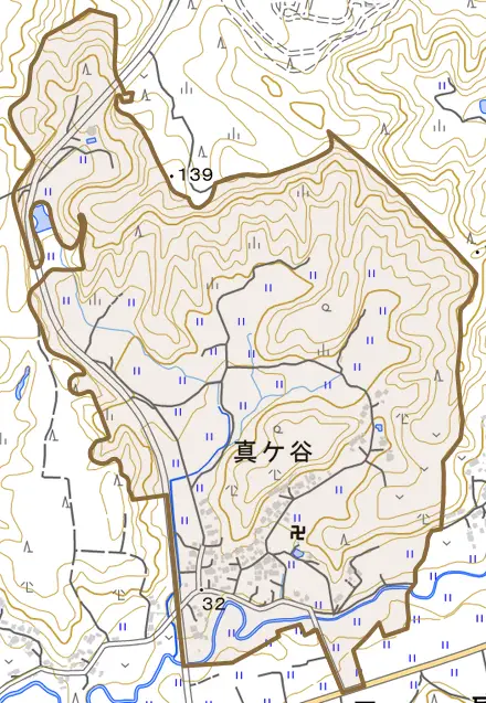 真ケ谷とその周辺の地図。町の範囲を重ねている