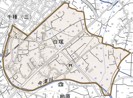 白塚とその周辺の地図。町の範囲を重ねている