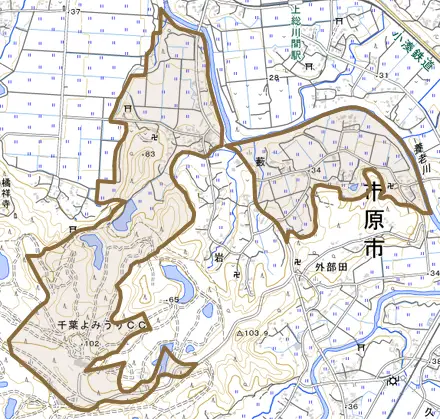 藪とその周辺の地図。町の範囲を重ねている