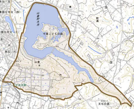 山倉とその周辺の地図。町の範囲を重ねている