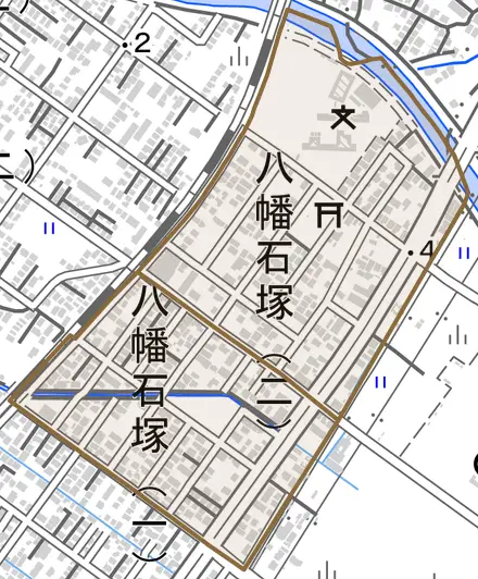八幡石塚とその周辺の地図。町の範囲を重ねている