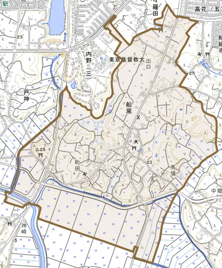 船尾とその周辺の地図。町の範囲を重ねている