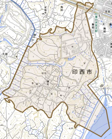 鎌苅とその周辺の地図。町の範囲を重ねている