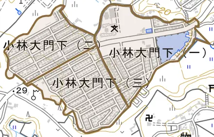 小林大門下とその周辺の地図。町の範囲を重ねている