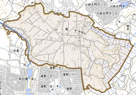 滝とその周辺の地図。町の範囲を重ねている