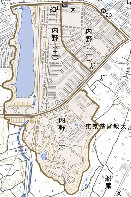 内野とその周辺の地図。町の範囲を重ねている