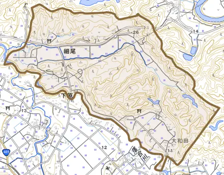 細尾とその周辺の地図。町の範囲を重ねている