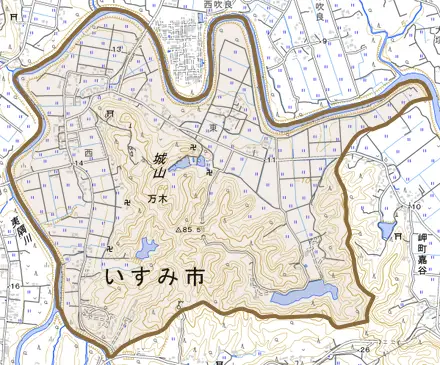 万木とその周辺の地図。町の範囲を重ねている
