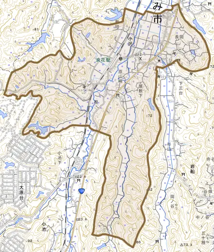 小沢とその周辺の地図。町の範囲を重ねている