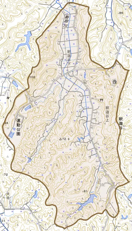 釈迦谷とその周辺の地図。町の範囲を重ねている
