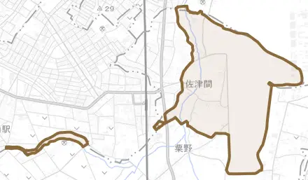 佐津間とその周辺の地図。町の範囲を重ねている