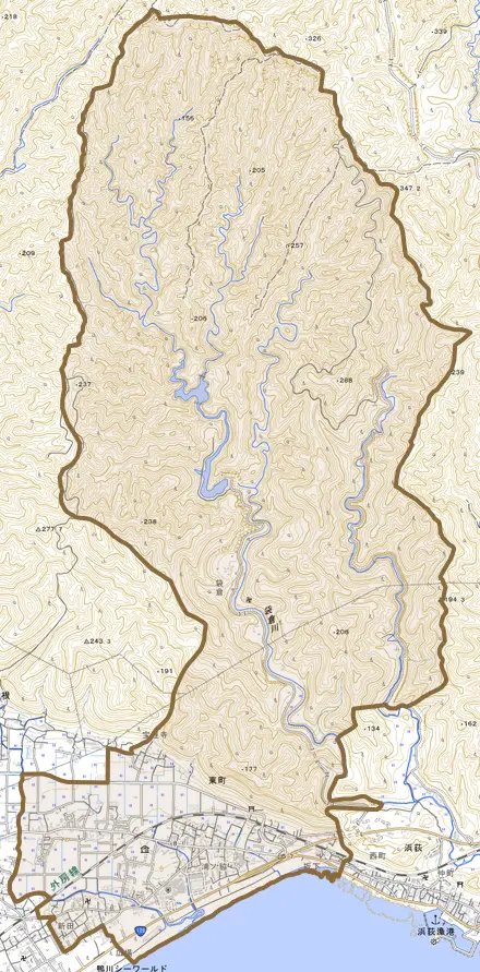 東町とその周辺の地図。町の範囲を重ねている