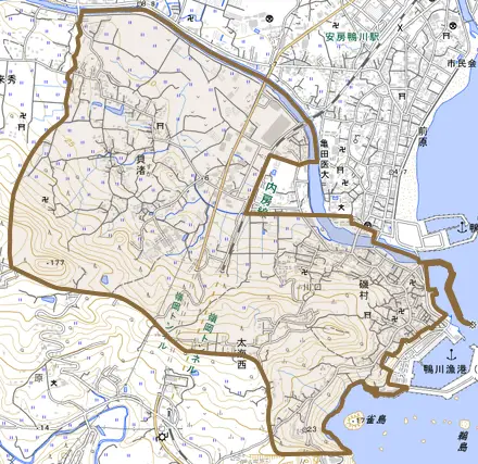 貝渚とその周辺の地図。町の範囲を重ねている