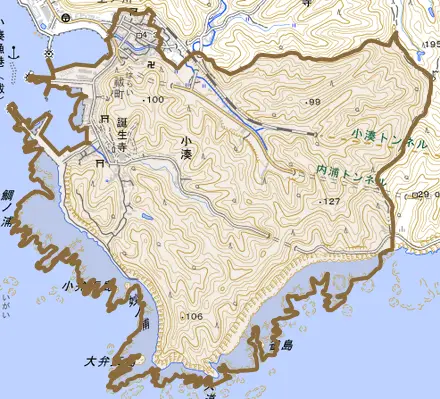 小湊とその周辺の地図。町の範囲を重ねている