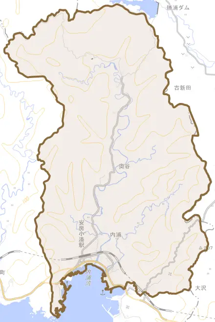 内浦とその周辺の地図。町の範囲を重ねている