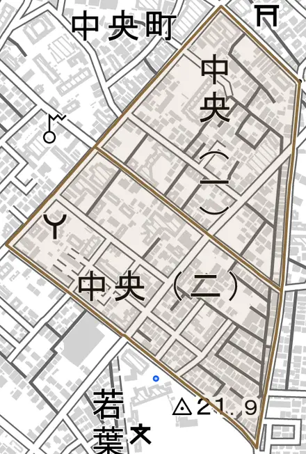 中央とその周辺の地図。町の範囲を重ねている
