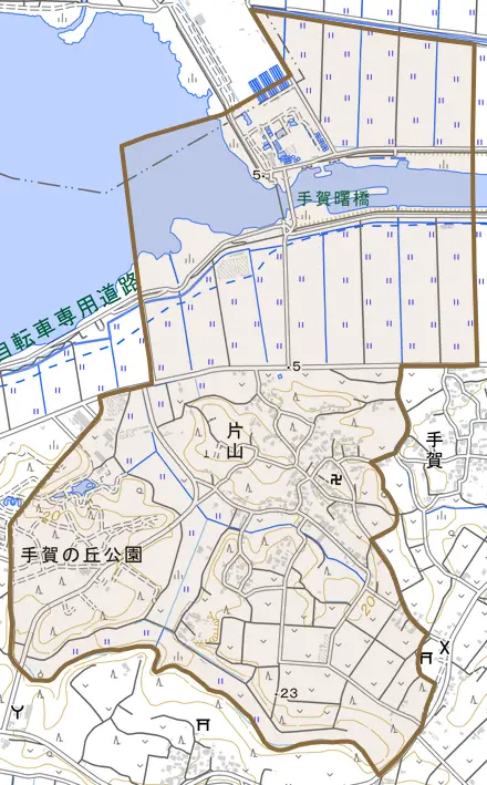 片山とその周辺の地図。町の範囲を重ねている