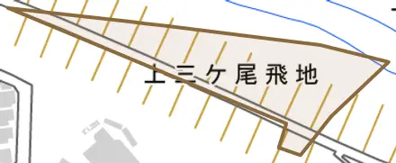 下三ケ尾飛地とその周辺の地図。町の範囲を重ねている