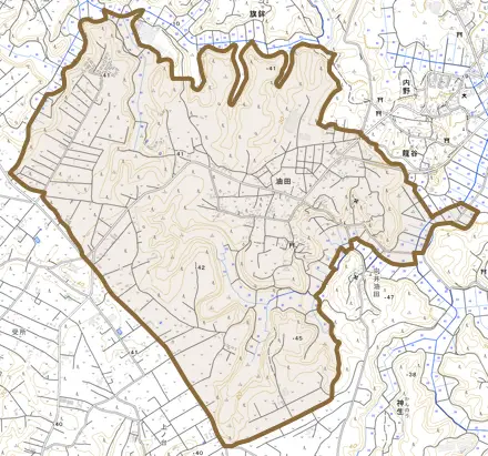 油田とその周辺の地図。町の範囲を重ねている