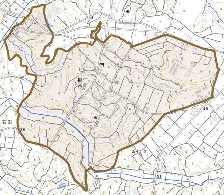 桐谷とその周辺の地図。町の範囲を重ねている