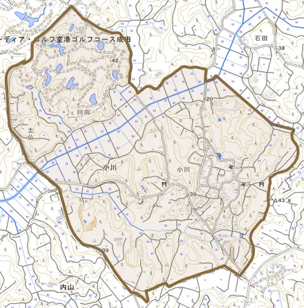 小川とその周辺の地図。町の範囲を重ねている